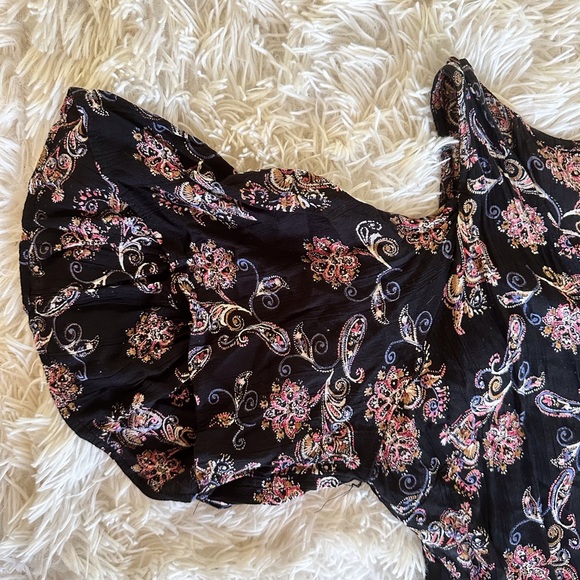 ⭐️5/$25⭐️Black paisley wrap dress - Picture 3 of 9